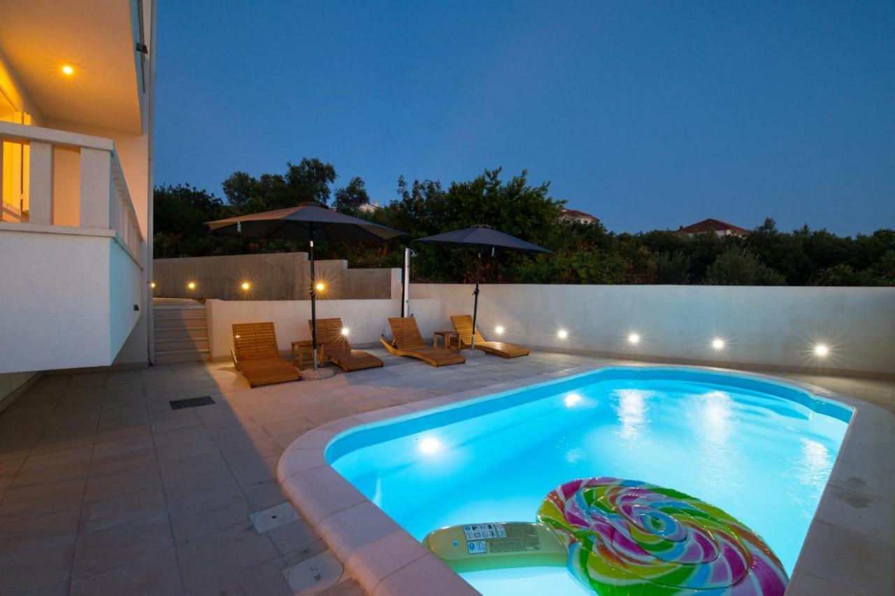 Brand New Aparment With Sea View & Swimming Pool At Ciovo - Villa Fiorentini โตรกีร์ ภายนอก รูปภาพ