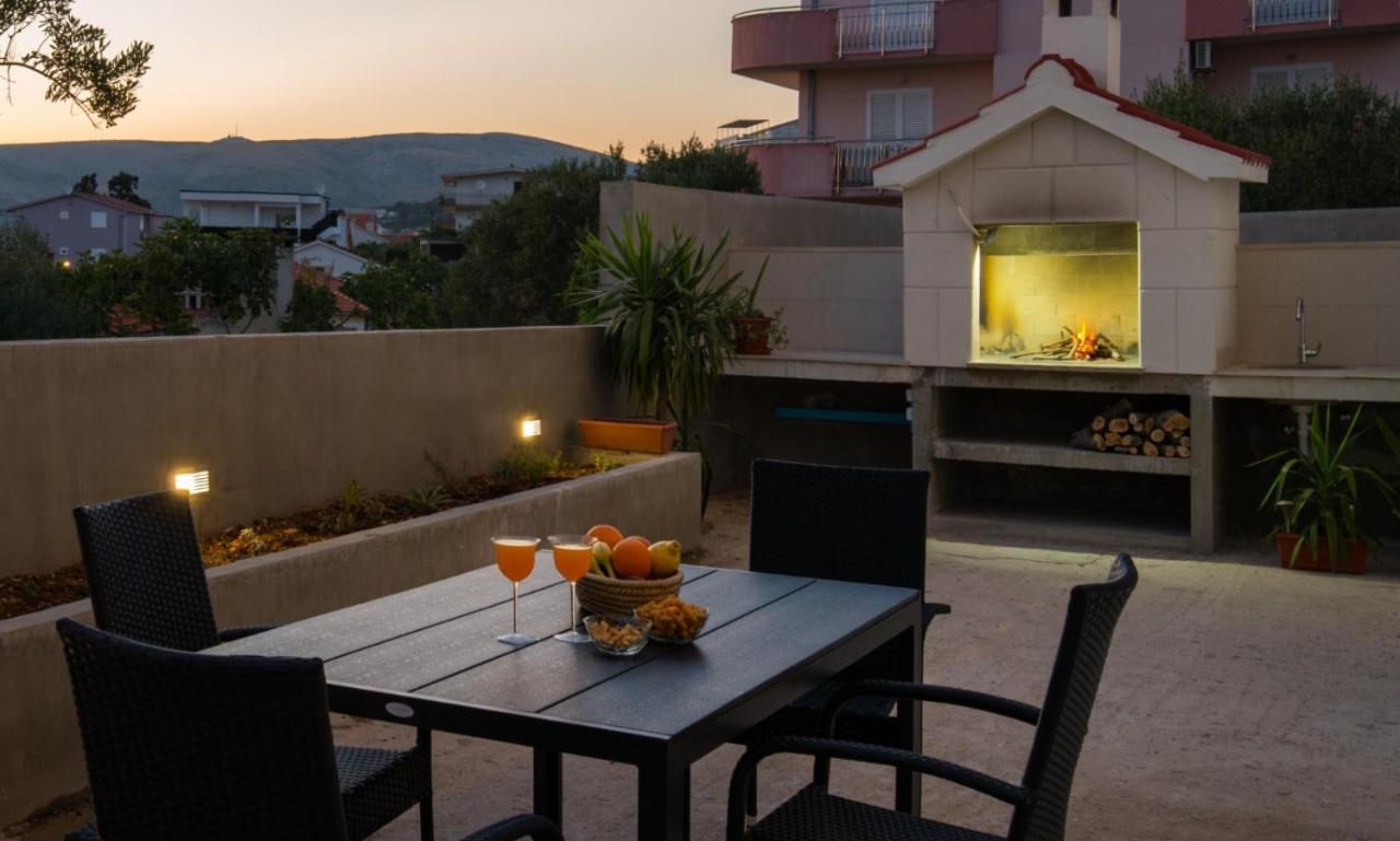 Brand New Aparment With Sea View & Swimming Pool At Ciovo - Villa Fiorentini โตรกีร์ ภายนอก รูปภาพ
